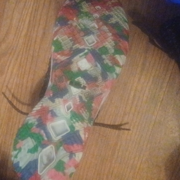 Shoes - Picture 6 of 7